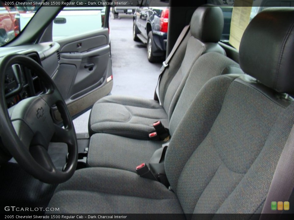 Dark Charcoal Interior Photo for the 2005 Chevrolet Silverado 1500 Regular Cab #53000137