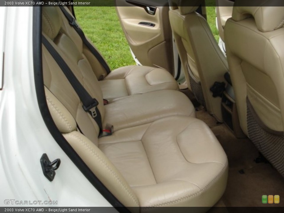 Beige/Light Sand Interior Photo for the 2003 Volvo XC70 AWD #53008988