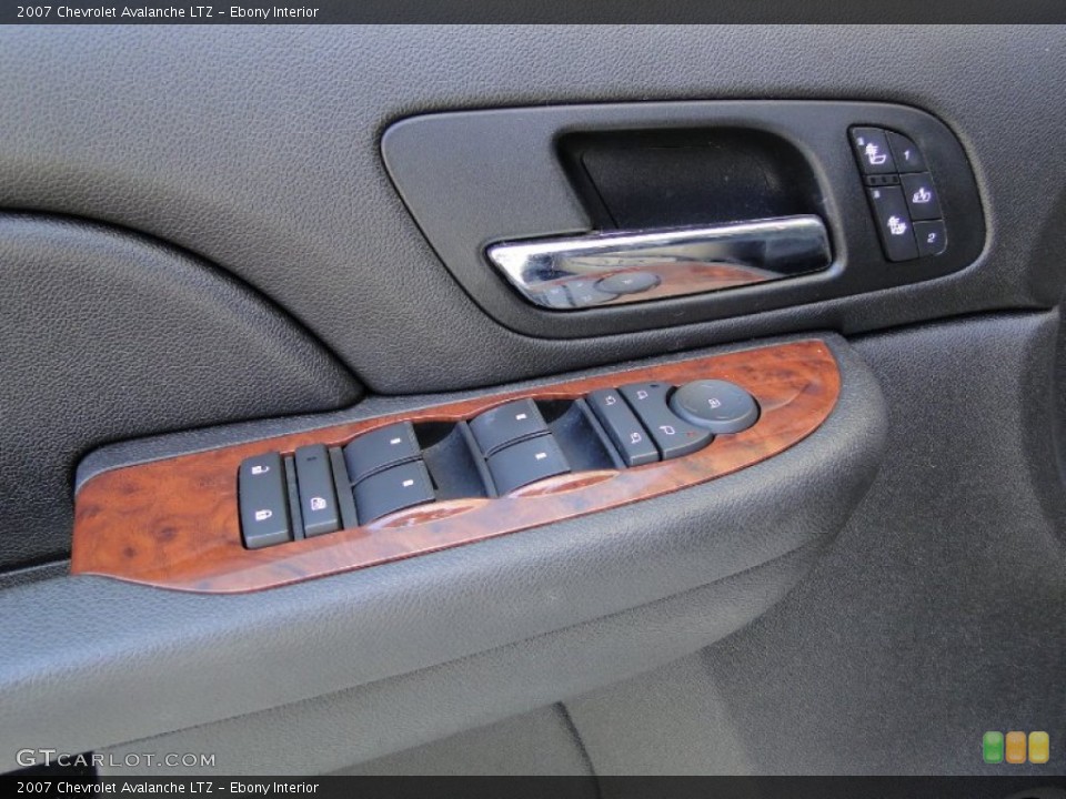 Ebony Interior Controls for the 2007 Chevrolet Avalanche LTZ #53015696