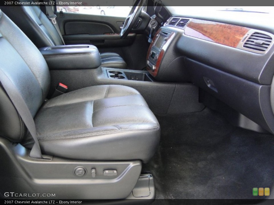 Ebony Interior Photo for the 2007 Chevrolet Avalanche LTZ #53015882