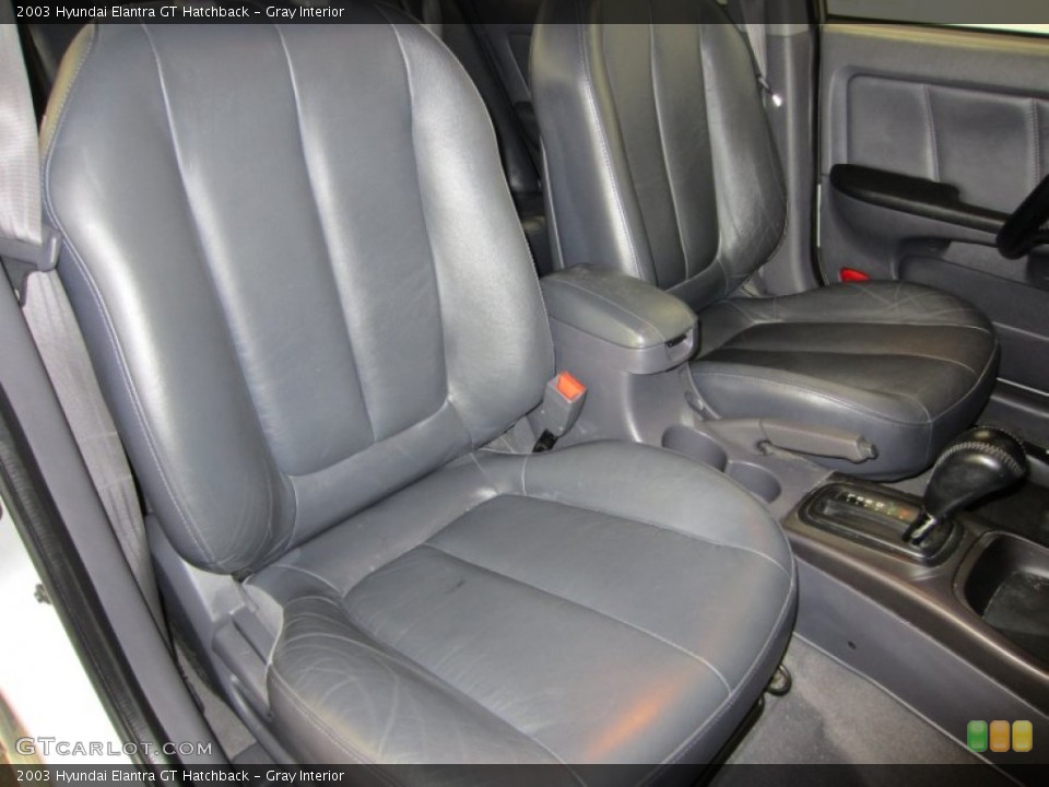 Gray Interior Photo for the 2003 Hyundai Elantra GT Hatchback #53019074