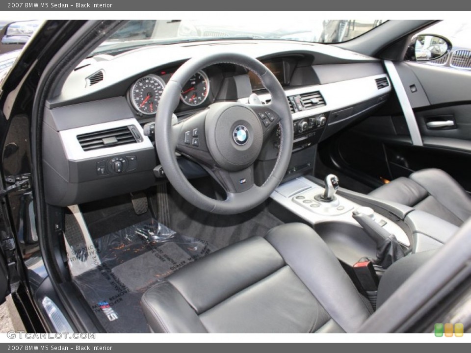 Black Interior Dashboard for the 2007 BMW M5 Sedan #53020070