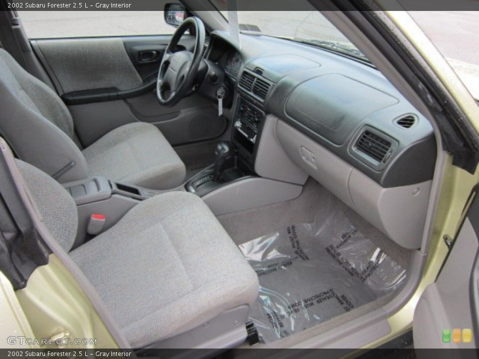 Gray Interior Photo for the 2002 Subaru Forester 2.5 L #53039582