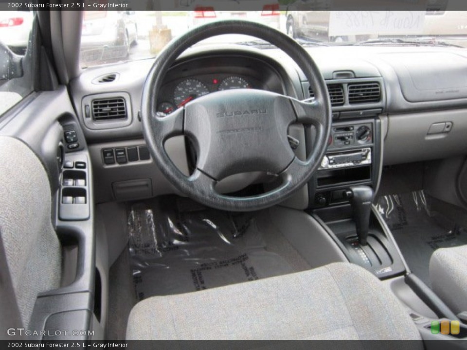 Gray Interior Photo for the 2002 Subaru Forester 2.5 L #53039636