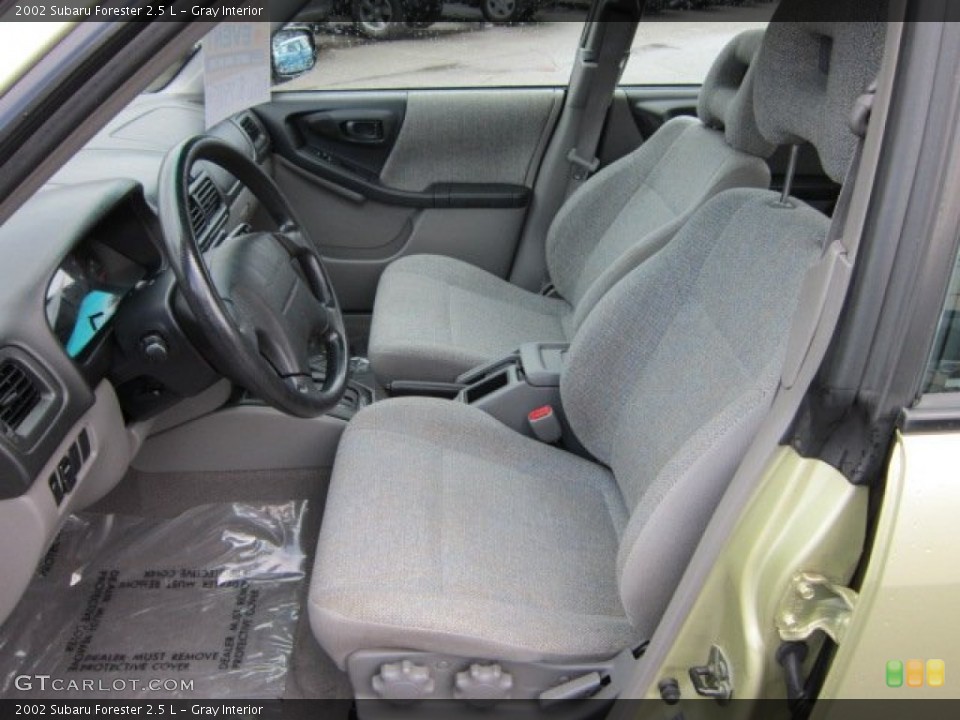 Gray Interior Photo for the 2002 Subaru Forester 2.5 L #53039639