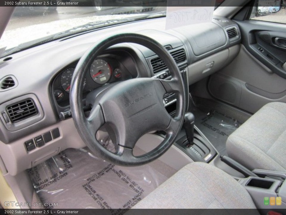 Gray Interior Photo for the 2002 Subaru Forester 2.5 L #53039645