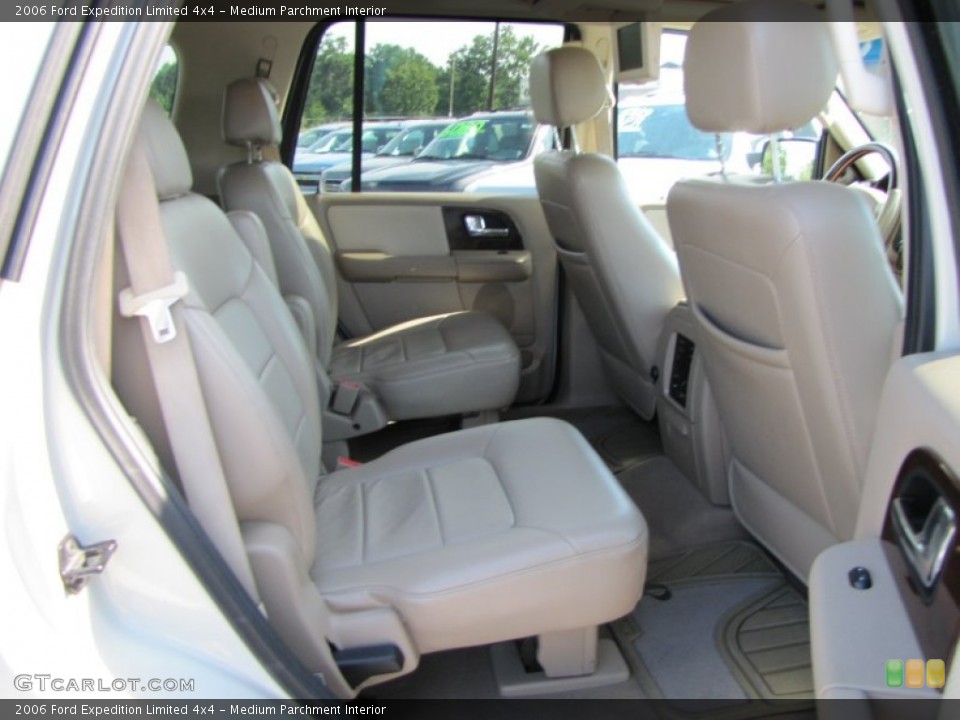 Medium Parchment Interior Photo for the 2006 Ford Expedition Limited 4x4 #53057312