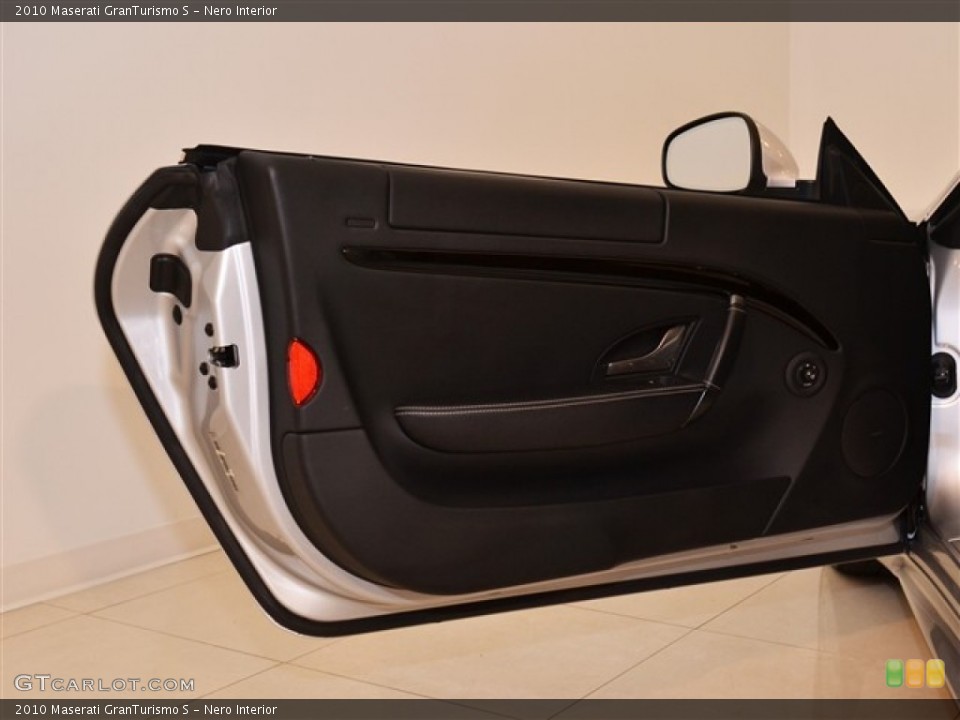 Nero Interior Door Panel for the 2010 Maserati GranTurismo S #53064979