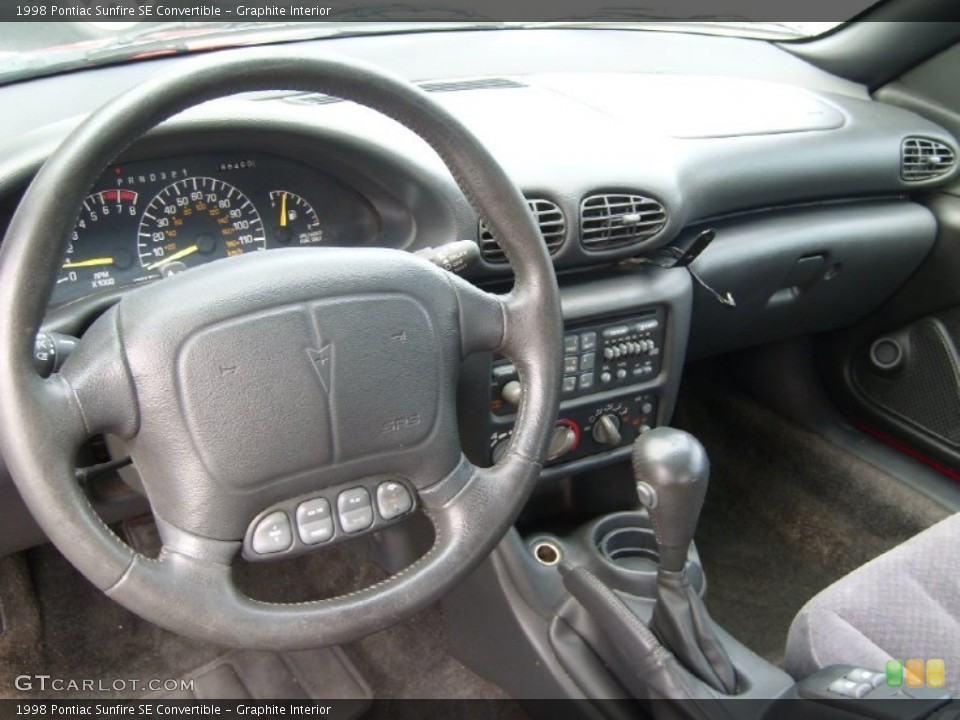 Graphite Interior Photo for the 1998 Pontiac Sunfire SE Convertible #53073991
