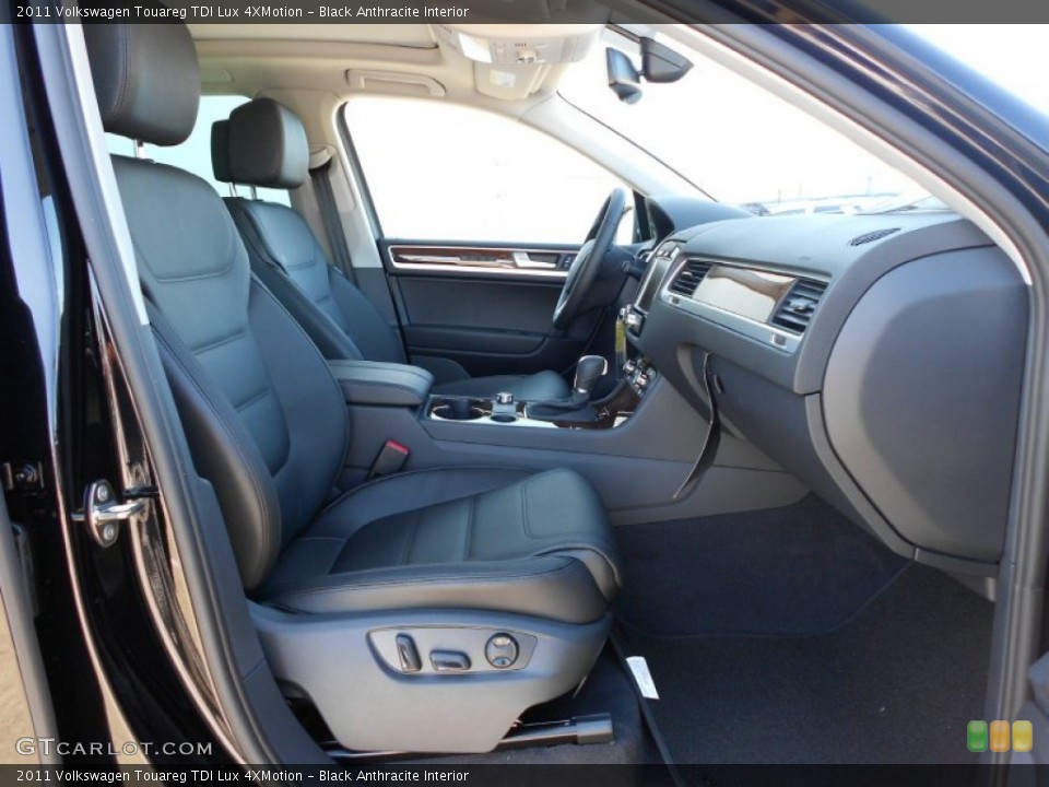 Black Anthracite Interior Photo for the 2011 Volkswagen Touareg TDI Lux 4XMotion #53089814