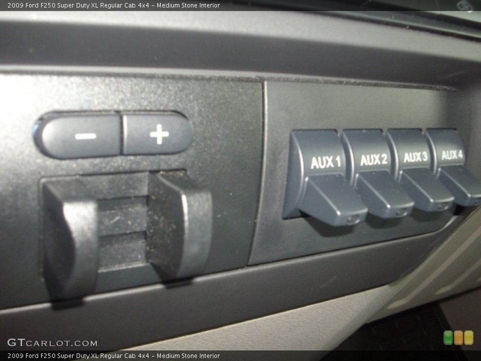 Medium Stone Interior Controls for the 2009 Ford F250 Super Duty XL Regular Cab 4x4 #53123151