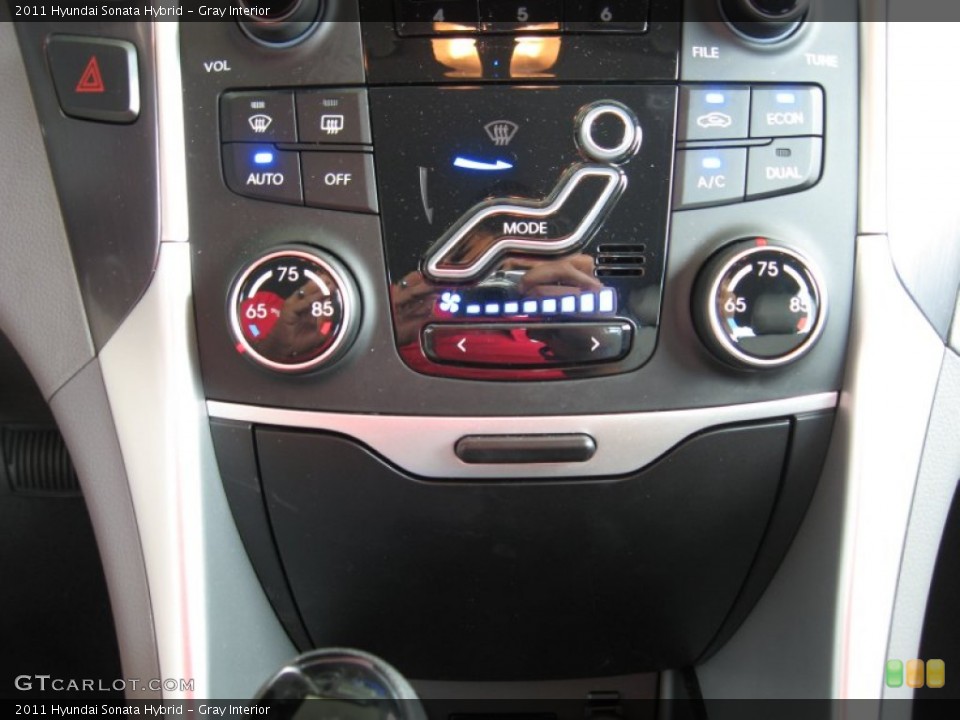 Gray Interior Controls for the 2011 Hyundai Sonata Hybrid #53131207
