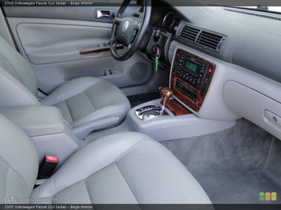 Beige Interior Photo for the 2005 Volkswagen Passat GLX Sedan #53133589