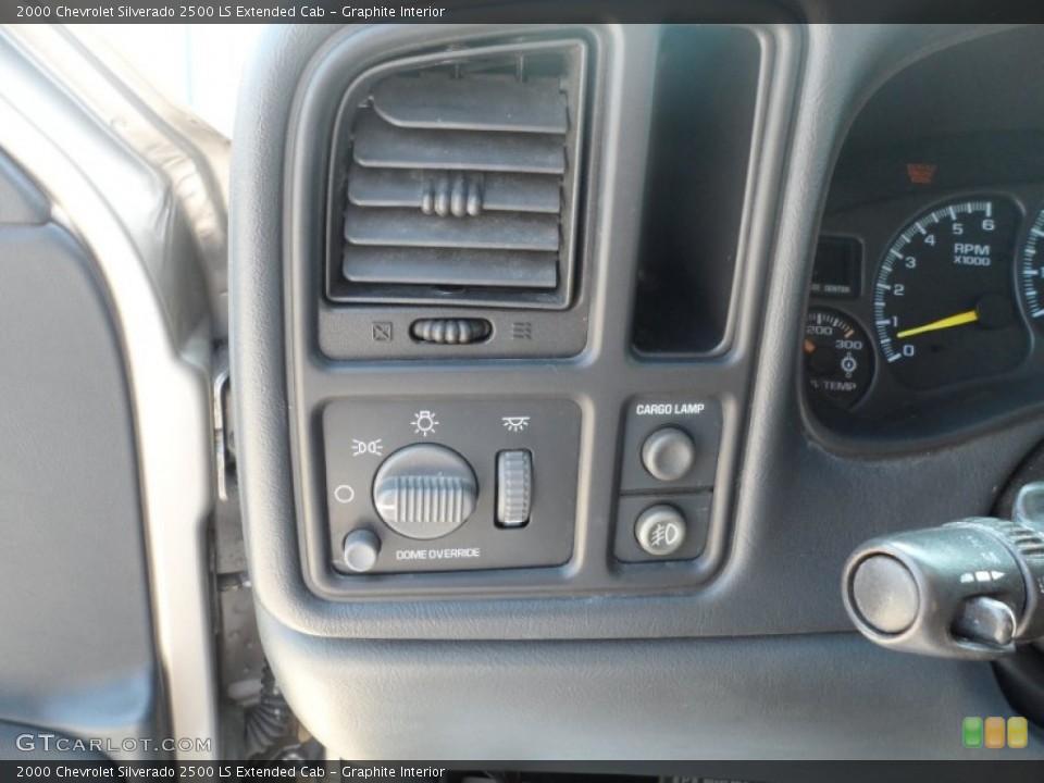 Graphite Interior Controls for the 2000 Chevrolet Silverado 2500 LS Extended Cab #53138541