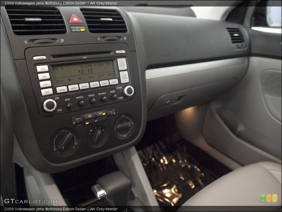 Art Grey Interior Controls for the 2009 Volkswagen Jetta Wolfsburg Edition Sedan #53141284