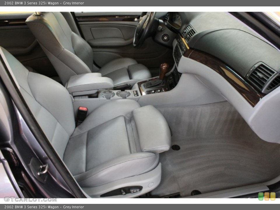 Grey Interior Photo for the 2002 BMW 3 Series 325i Wagon #53180012