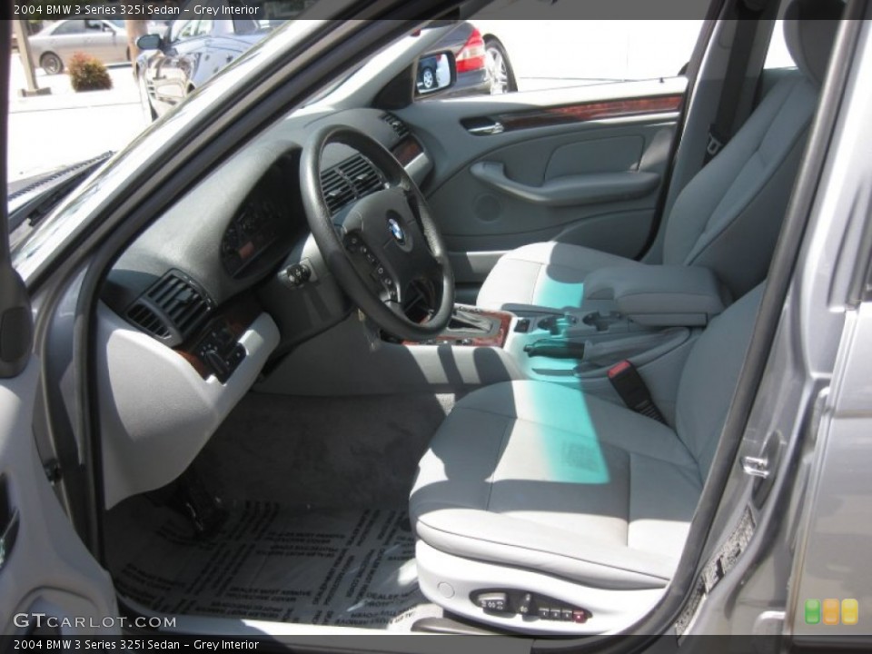 Grey Interior Photo for the 2004 BMW 3 Series 325i Sedan #53184953