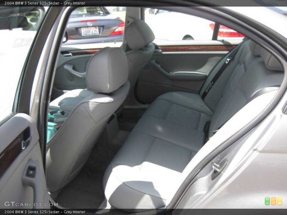 Grey Interior Photo for the 2004 BMW 3 Series 325i Sedan #53184965