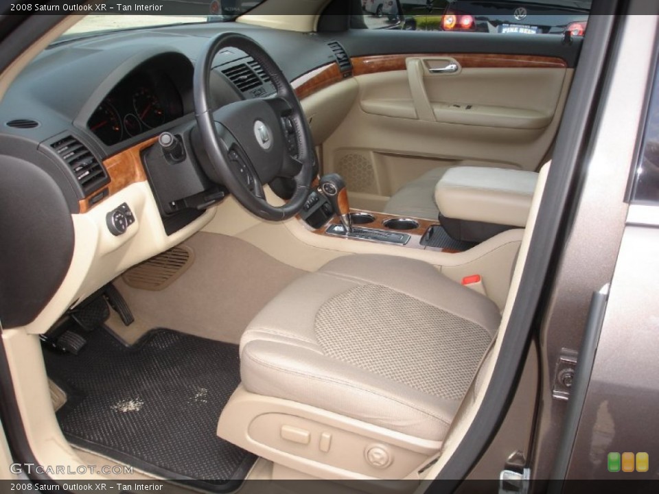 Tan Interior Photo for the 2008 Saturn Outlook XR #53188562