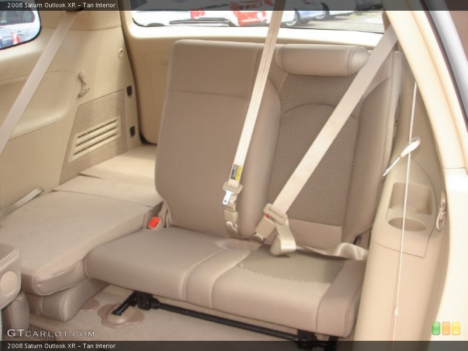 Tan Interior Photo for the 2008 Saturn Outlook XR #53188607