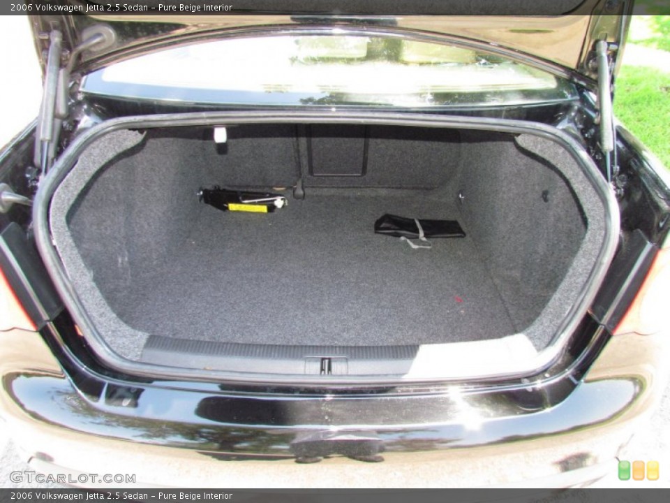 Pure Beige Interior Trunk for the 2006 Volkswagen Jetta 2.5 Sedan #53209082