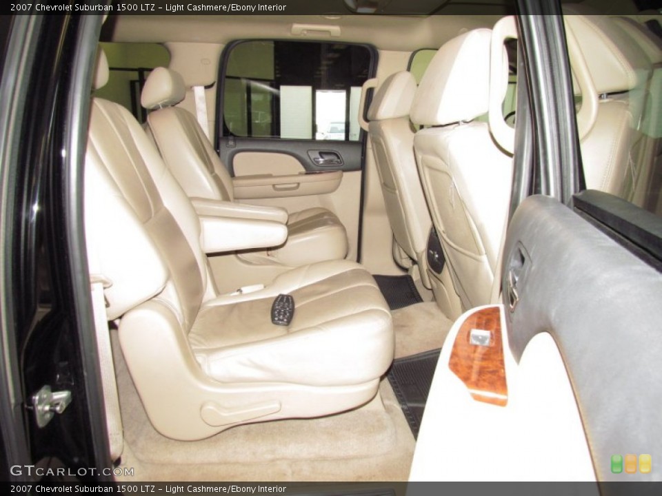 Light Cashmere/Ebony Interior Photo for the 2007 Chevrolet Suburban 1500 LTZ #53228574