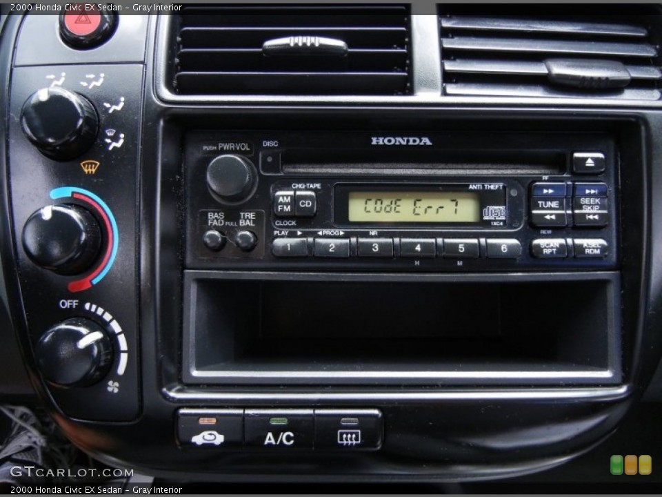Gray Interior Audio System for the 2000 Honda Civic EX Sedan #53253868