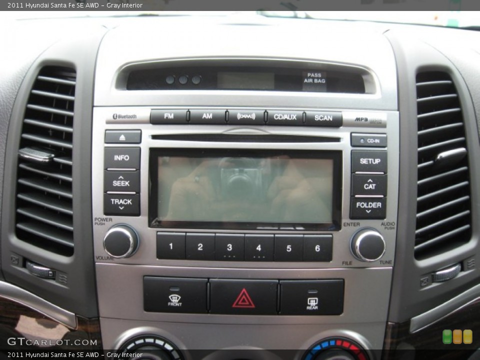Gray Interior Controls for the 2011 Hyundai Santa Fe SE AWD #53265823