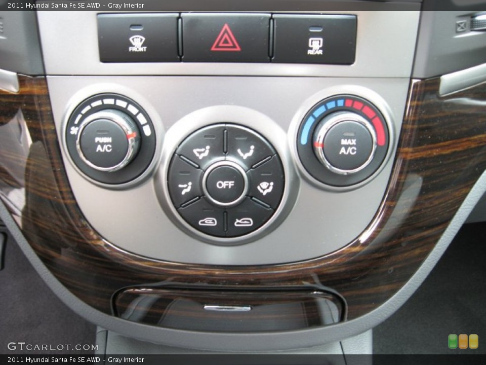 Gray Interior Controls for the 2011 Hyundai Santa Fe SE AWD #53265838