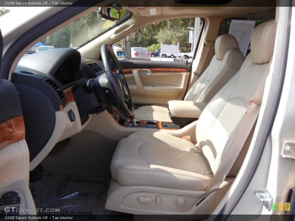 Tan Interior Photo for the 2008 Saturn Outlook XR #53281317