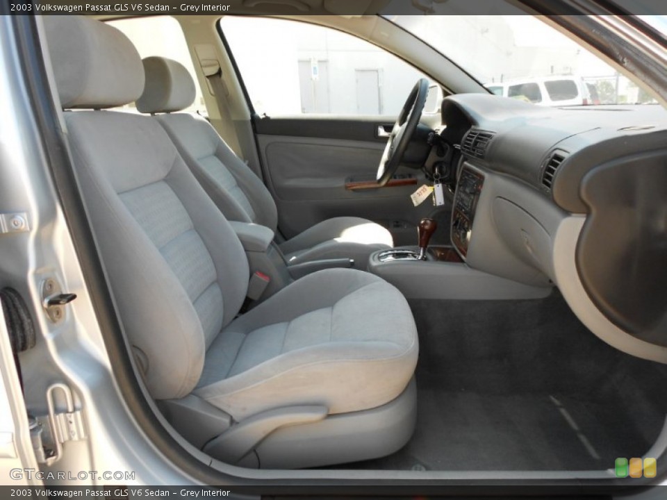 Grey Interior Photo for the 2003 Volkswagen Passat GLS V6 Sedan #53306190