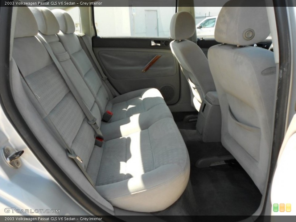 Grey Interior Photo for the 2003 Volkswagen Passat GLS V6 Sedan #53306220