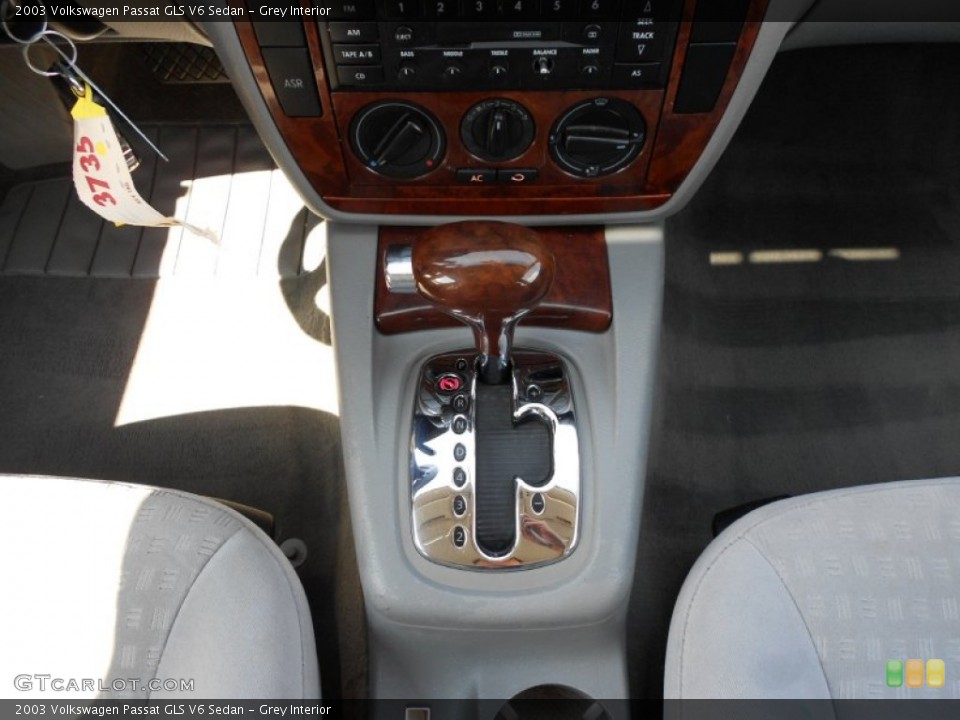 Grey Interior Transmission for the 2003 Volkswagen Passat GLS V6 Sedan #53306265