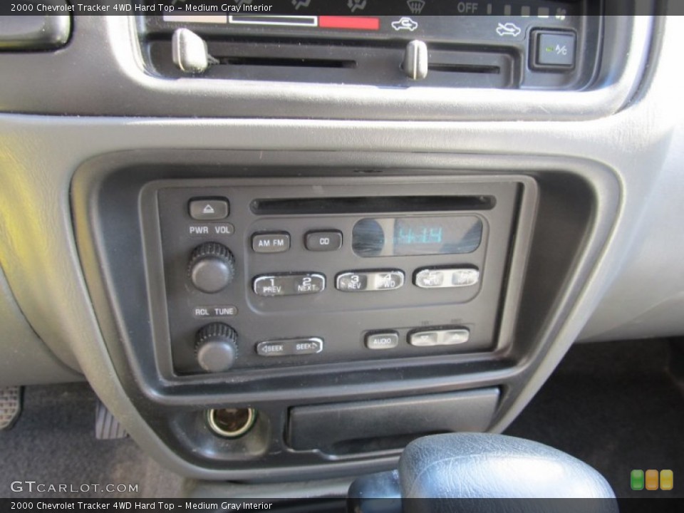 Medium Gray Interior Audio System for the 2000 Chevrolet Tracker 4WD Hard Top #53318106