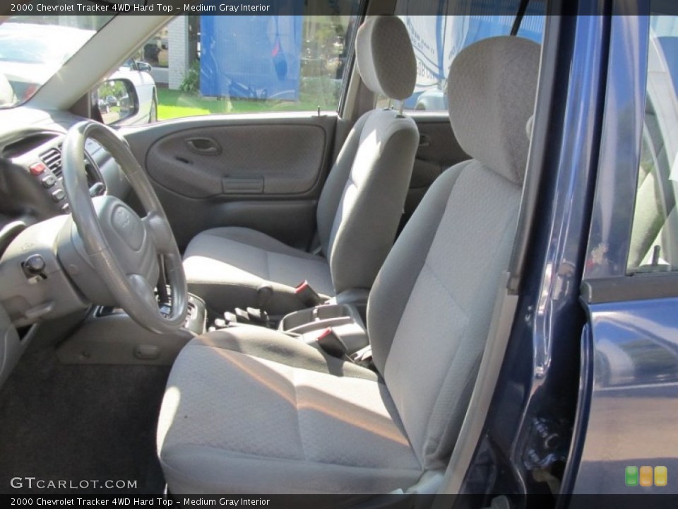 Medium Gray Interior Photo for the 2000 Chevrolet Tracker 4WD Hard Top #53318121