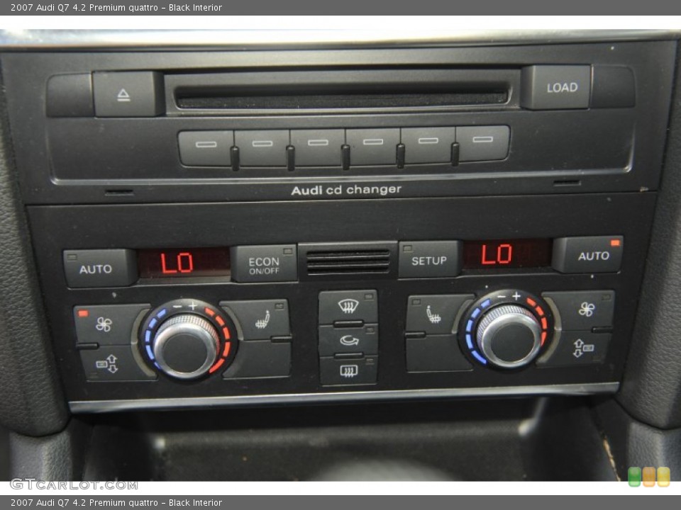 Black Interior Controls for the 2007 Audi Q7 4.2 Premium quattro #53320710