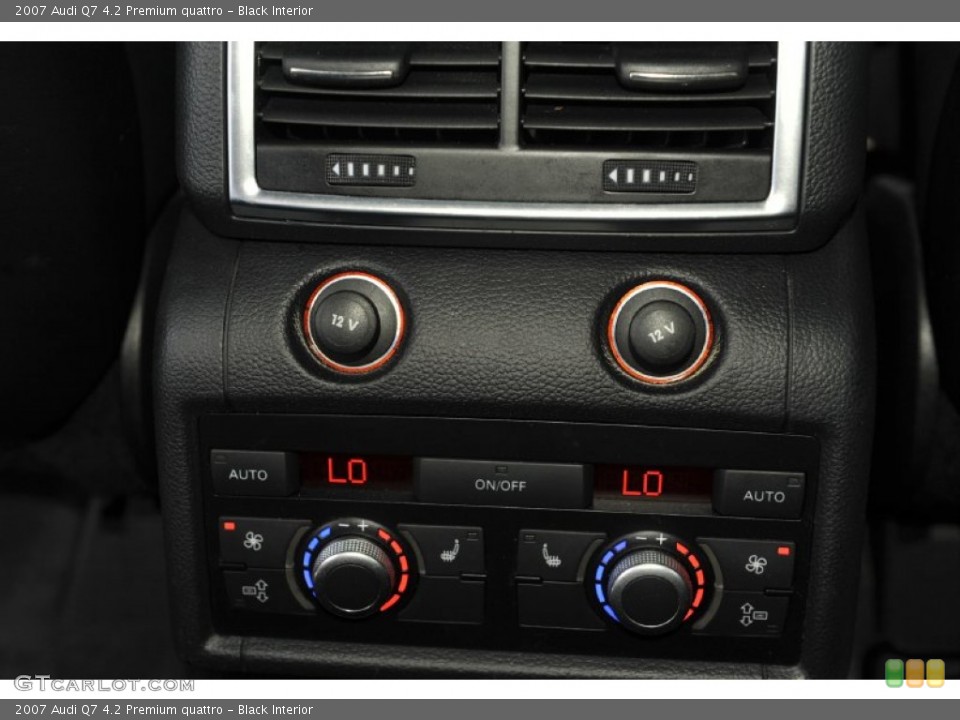 Black Interior Controls for the 2007 Audi Q7 4.2 Premium quattro #53320912