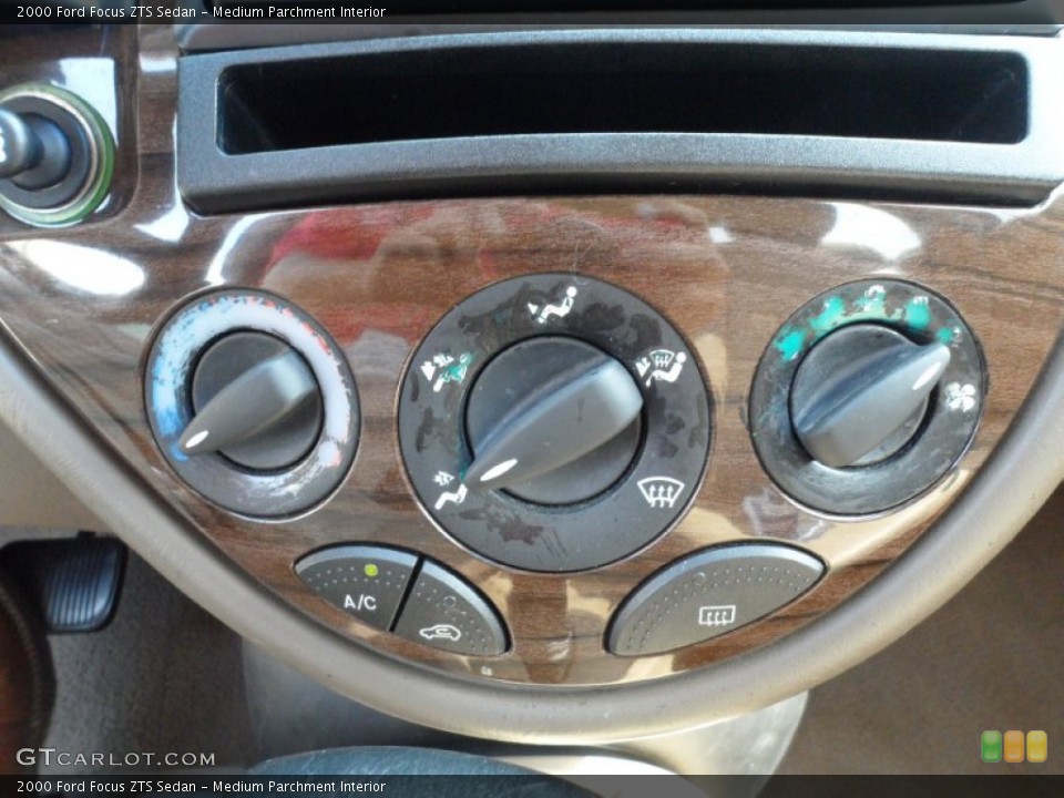 Medium Parchment Interior Controls for the 2000 Ford Focus ZTS Sedan #53323759