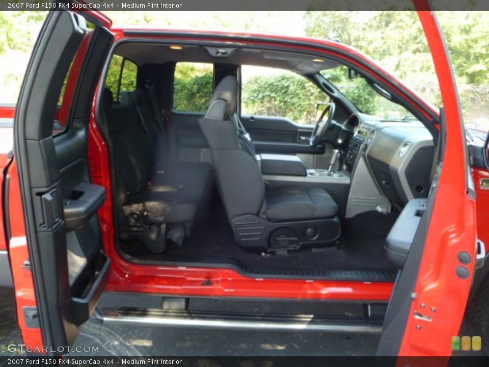 Medium Flint Interior Photo for the 2007 Ford F150 FX4 SuperCab 4x4 #53329452
