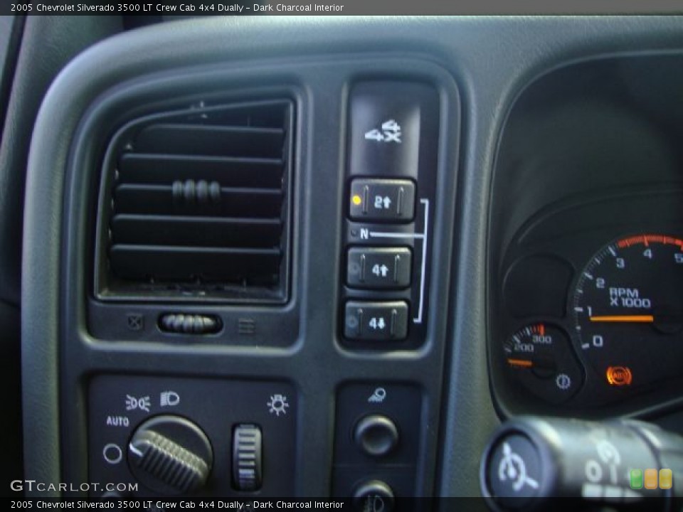 Dark Charcoal Interior Controls for the 2005 Chevrolet Silverado 3500 LT Crew Cab 4x4 Dually #53339344