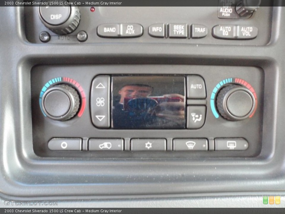 Medium Gray Interior Controls for the 2003 Chevrolet Silverado 1500 LS Crew Cab #53339404