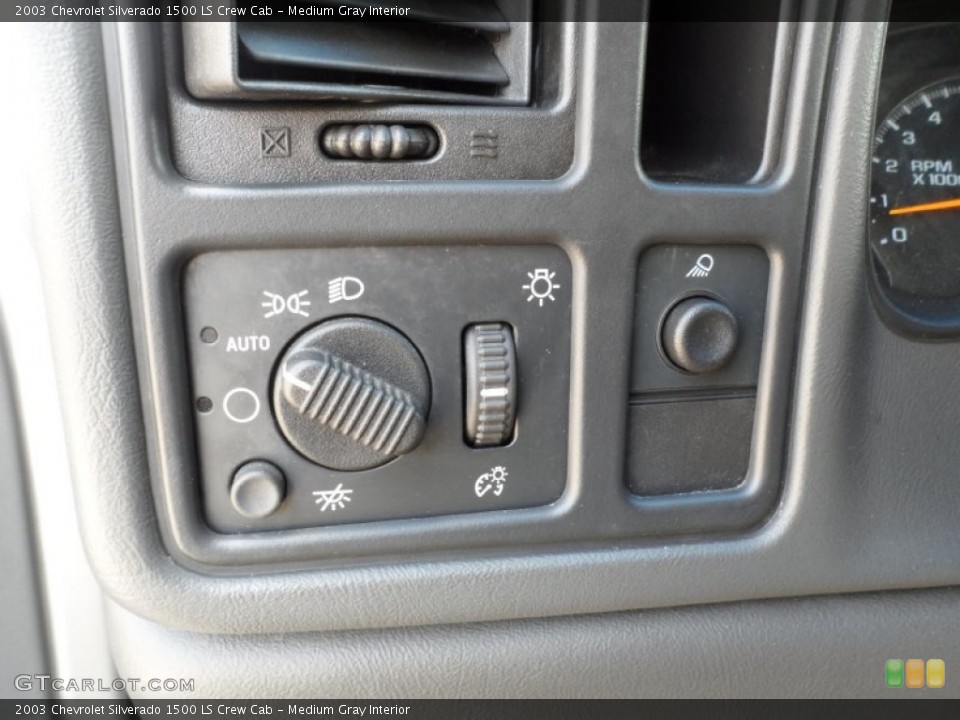 Medium Gray Interior Controls for the 2003 Chevrolet Silverado 1500 LS Crew Cab #53339452