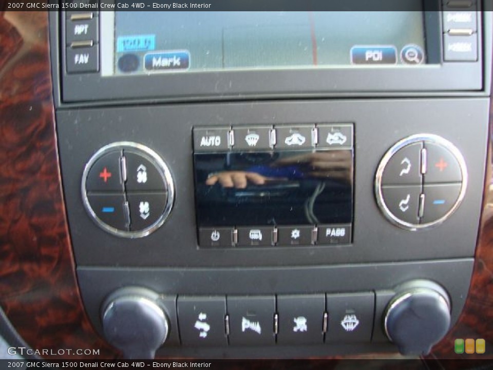 Ebony Black Interior Controls for the 2007 GMC Sierra 1500 Denali Crew Cab 4WD #53343277