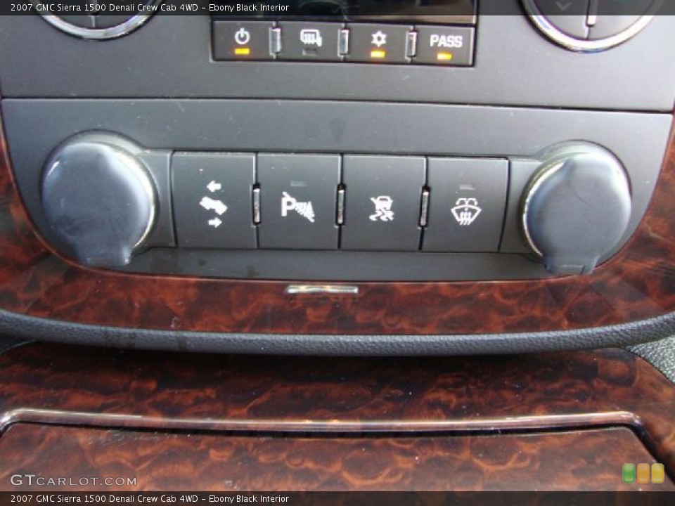 Ebony Black Interior Controls for the 2007 GMC Sierra 1500 Denali Crew Cab 4WD #53343286