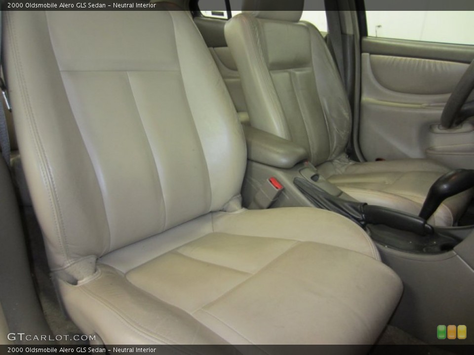 Neutral Interior Photo for the 2000 Oldsmobile Alero GLS Sedan #53354599