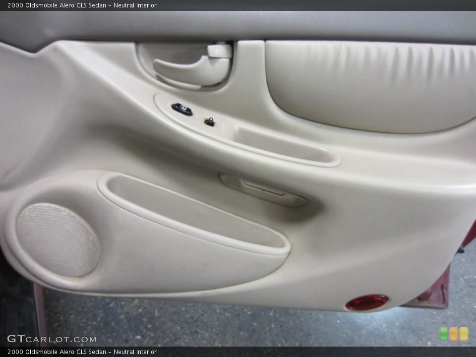 Neutral Interior Door Panel for the 2000 Oldsmobile Alero GLS Sedan #53354611