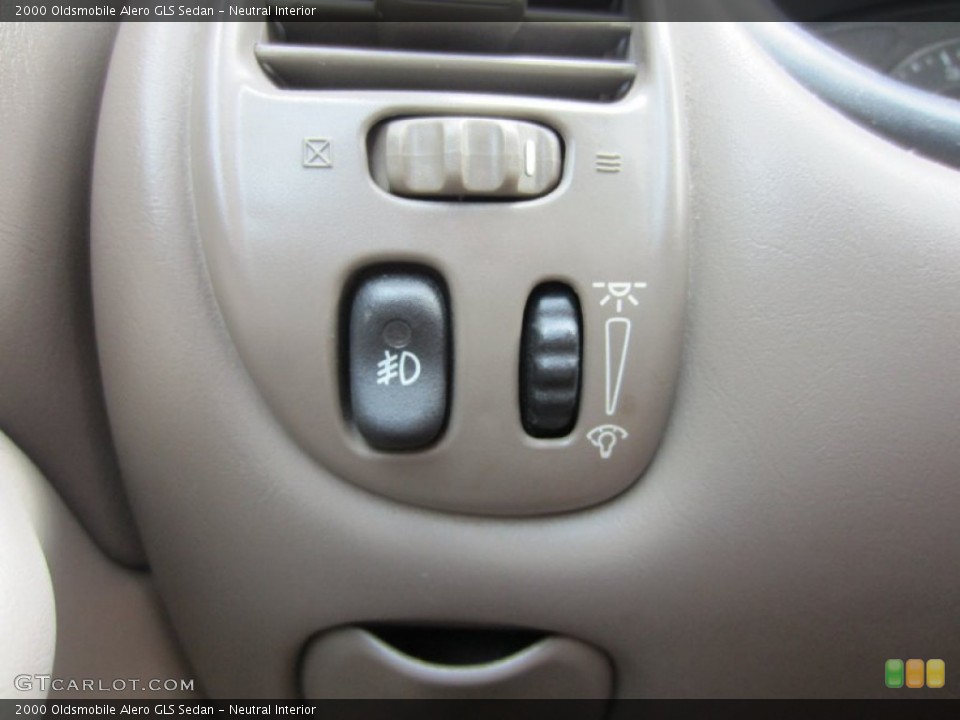 Neutral Interior Controls for the 2000 Oldsmobile Alero GLS Sedan #53354659