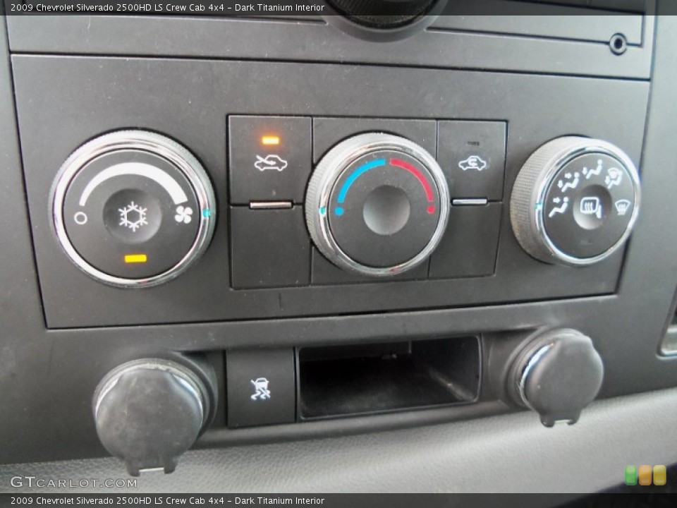 Dark Titanium Interior Controls for the 2009 Chevrolet Silverado 2500HD LS Crew Cab 4x4 #53357440
