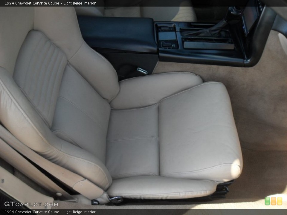 Light Beige Interior Photo for the 1994 Chevrolet Corvette Coupe #53359726