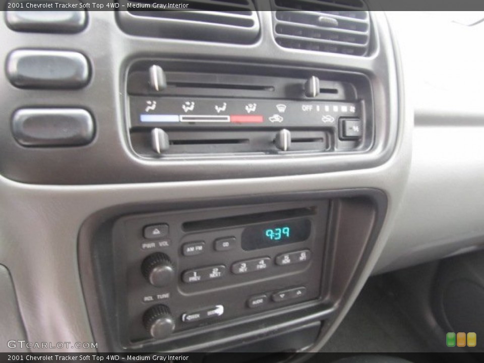 Medium Gray Interior Controls for the 2001 Chevrolet Tracker Soft Top 4WD #53368478